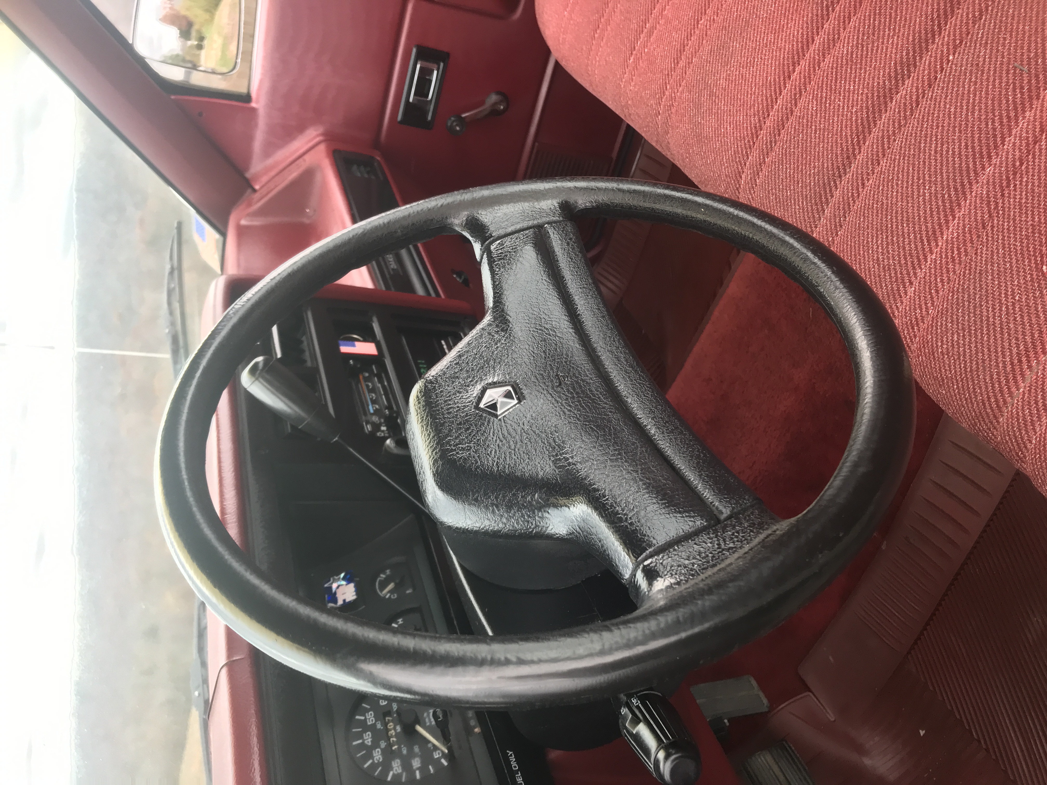 1991 Dodge Dakota Pickup ONE OWNER 117K 8 foot bed and roomy bench seating NICE — photo 11